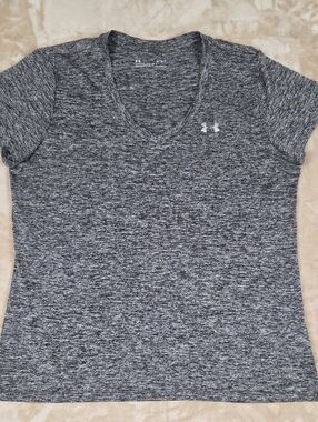Under Armour Women's Gray V-Neck Tee